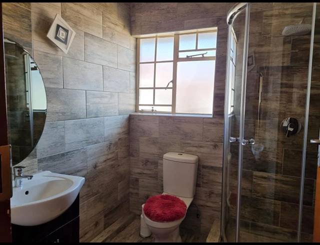 4 BEDROOM HOUSE FOR SALE IN KOSMOSPARK